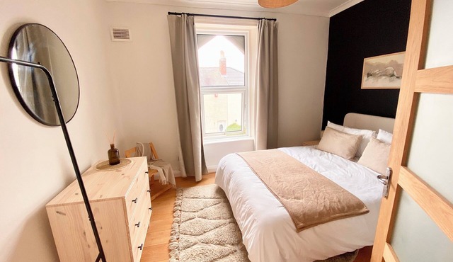 Luxury City Centre Apartment, 8 minutes walk from Train Station, Close to Lakes