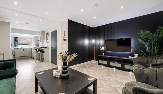 LUXURY CITY CENTRE TERRACE PROPERTY | FREE PARKING