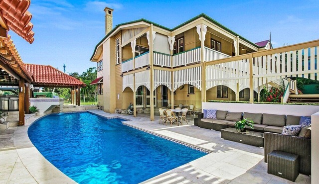 Luxury City Escape - City Views+Pool+Spa+Tennis