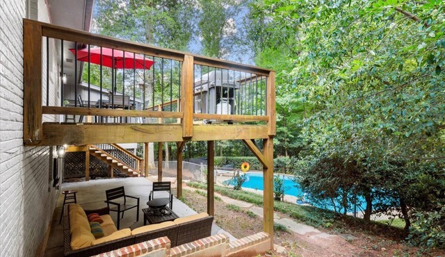 Luxury City Retreat: Heated Pool & Game Room in an Urban Nature Escape. Atlanta