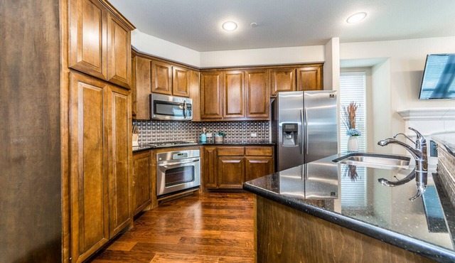 Luxury City Townhouse at Shops @ Legacy
