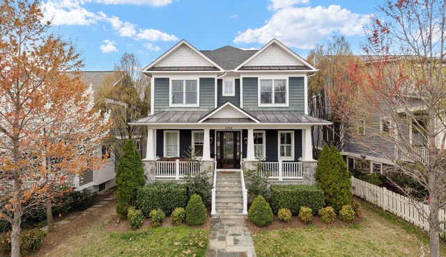 Luxury Clarendon House - w/8 Bedrooms, 6 Bathrooms