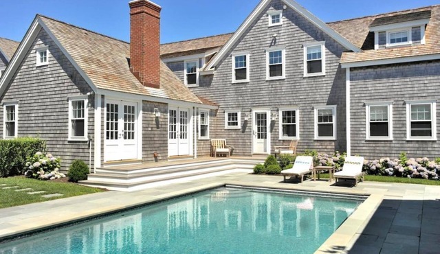 Luxury Cliff Rd Home: Pool, Walk to Town & Beach