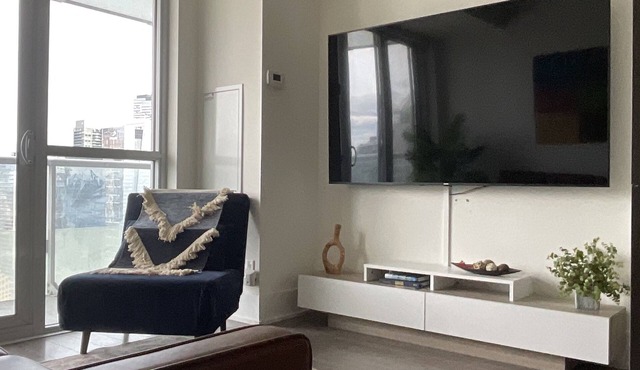 Luxury CN Tower Condo in the Heart of Toronto