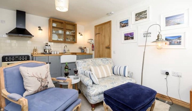 Luxury Coastal Bolthole in Polperro With Parking - NEW LISTING