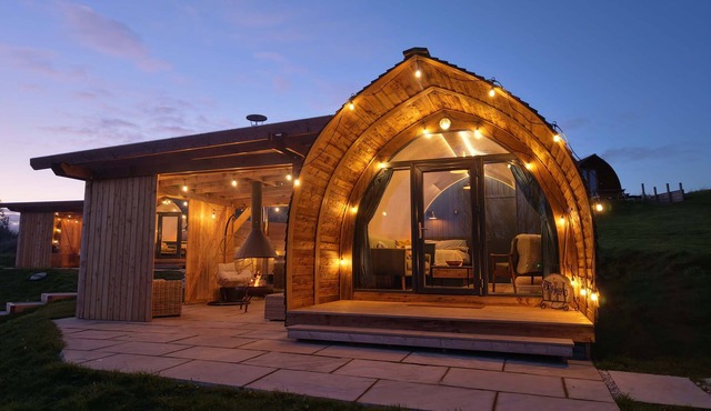 Luxury Coastal Cabin with Wood Fired Hot Tub