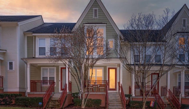 Luxury Coastal Farmhouse; Walk to Uptown, Home Gym, Private Parking
