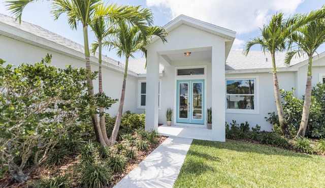 Luxury Coastal Home - Steps to Beach w/Private Backyard, Hot Tub & Games Room!
