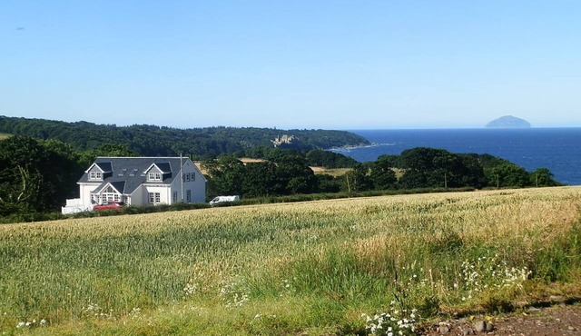 Luxury Coastal Retreat .New England meets Scotland.