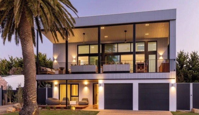 Luxury Coastal Retreat in the Heart of Cowes – Walk to Beach & Town