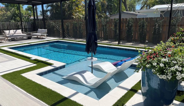 Luxury Coastal Retreat - Designer Home Near Siesta Key Beach with Pool