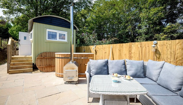 Luxury Coastal Shepherds Hut + hot tub, dining dome and outdoor kitchen.
