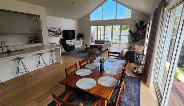 Luxury Coastal Townhouse Mornington