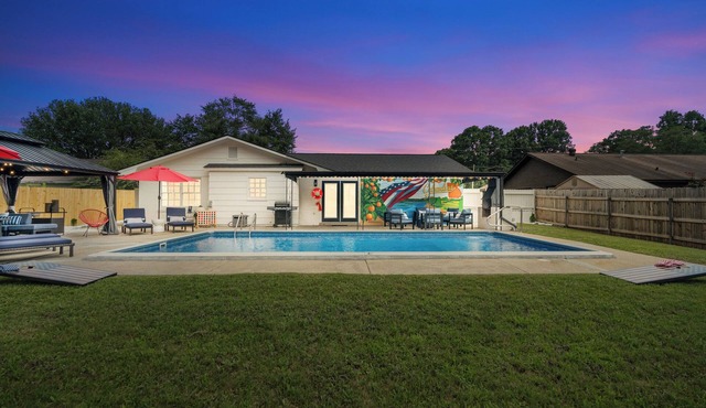 Luxury Columbus Retreat Near Ft. Benning - Heated Pool, Game Room, Sleeps 14
