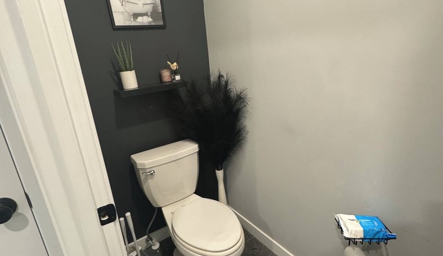 Luxury & Comfort 4-bedroom house with WiFi, GREAT for families & pets!