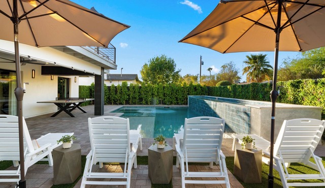 Luxury + Comfort in Old Town+Free Heated Pool & Spa