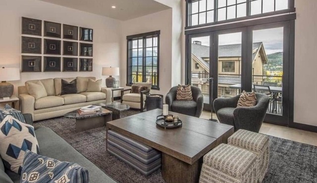 Luxury Comfort in the Heart of Big Sky—Private Hot Tub, Walk-to-Town Ease