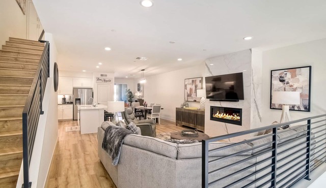 Luxury & Comfort IN the Village. Walk everywhere!