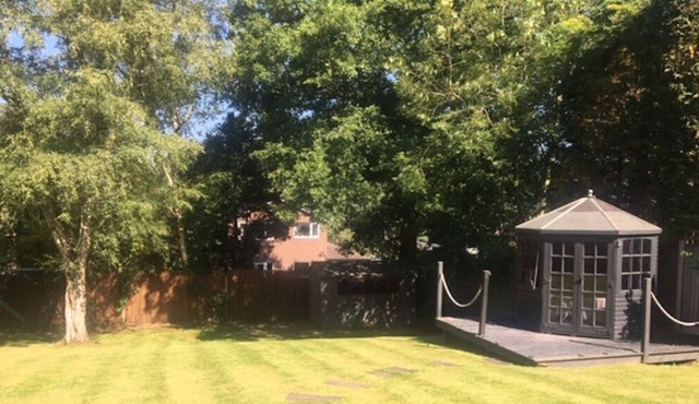 Luxury & comfort. Like a boutique hotel. Gated, gardens, sauna, jacuzzi.