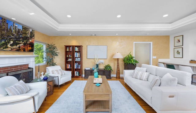 Luxury Comfort - Near LAX & West LA Hotspots