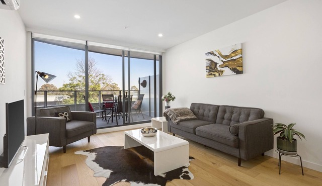 luxury, comfort, safety, close to shops & La Trobe Uni, secure parking Bundoora