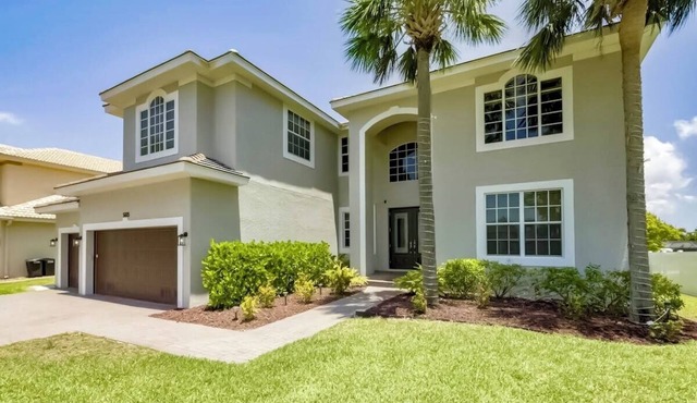 Luxury, Comfort & Waterfront Bliss – Welcome to Villa Del Rio