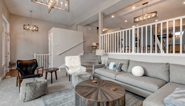 Luxury Community Amenities, Prime Location, Hot Tub + BBQ! Free Shuttle