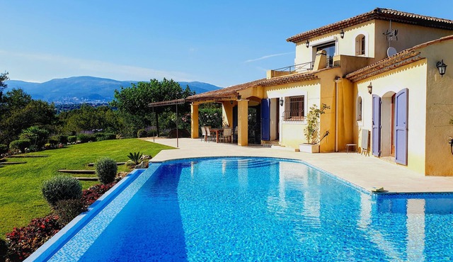 Luxury, complete tranquility and 15 minutes from the beach and Cannes