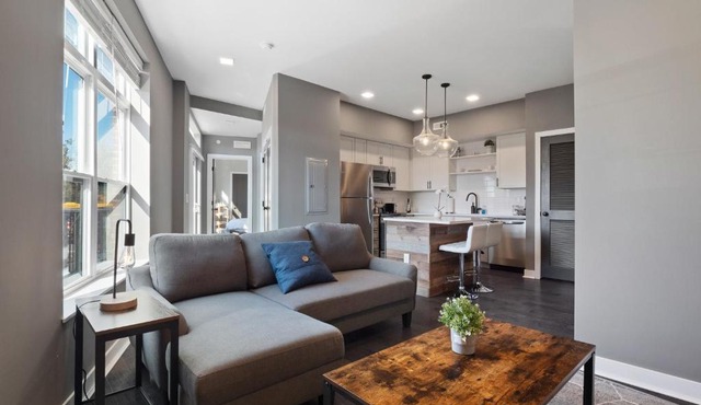 Luxury Condo 10 Minutes from First Energy Stadium B3