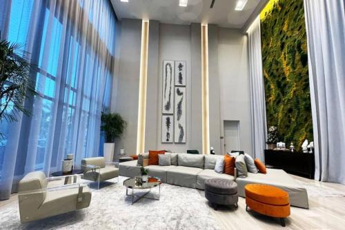 Luxury Condo - 3B3B with Amazing Skyline View