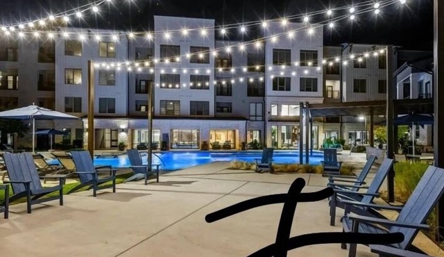 LUXURY CONDO AT THE LAKELINE ATX