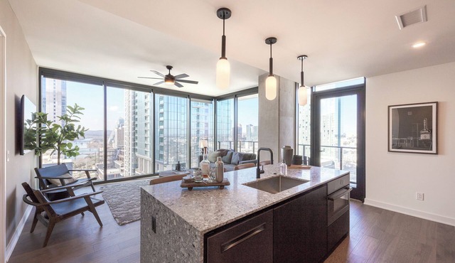 Luxury Condo at Vesper Austin Stylish 2BR with Pool, Gym & Fast WiFi