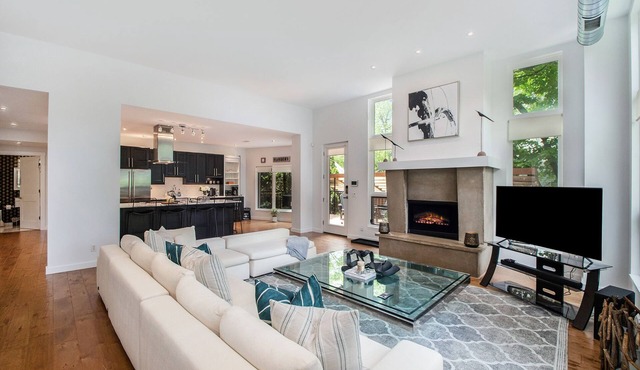 Luxury Condo at Vineyard Lofts nThis winter enjoy the Fireplace and Hot Tub!