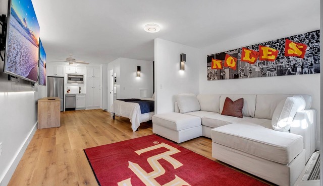 Luxury Condo by Stadium — Unbeatable Location! 2 minute walk to stadium!