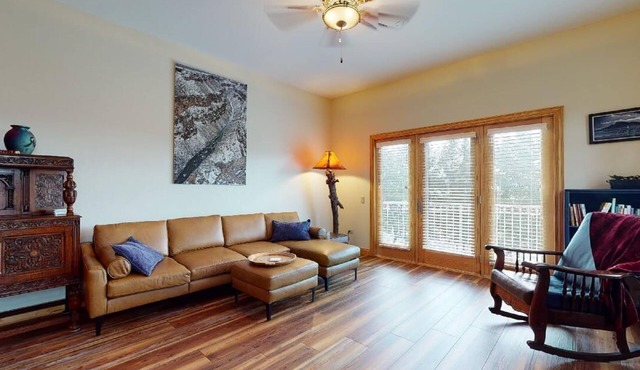 Luxury Condo | Close to Lifts | The Grande 117