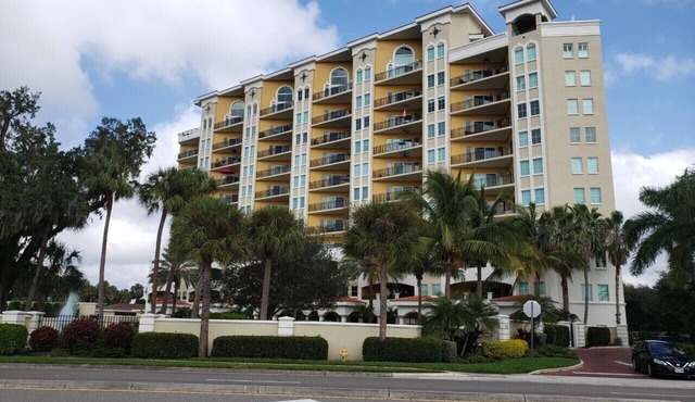 LUXURY CONDO , CLOSE TO MARINA , BRADENTON CONVENTION CENTER, BEACHES