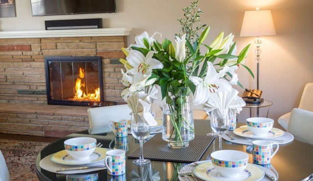 Luxury Condo Downtown San Luis Obispo & Garage A/C & Pool