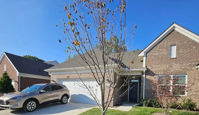 Luxury Condo in Canton, MI: Enjoy your stay in Comfort, Style, and Convenience.