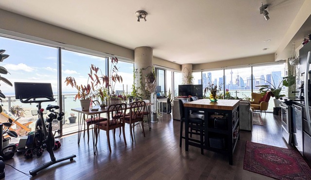 Luxury condo in Downtown Toronto
