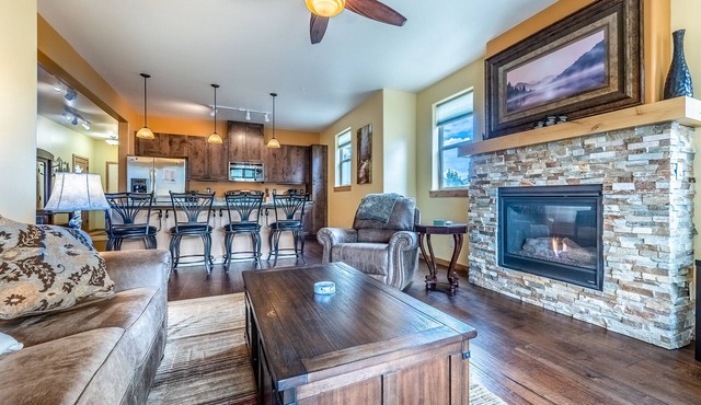 Luxury condo in the heart of Town of WP. Access to pool, hot tub & pool table
