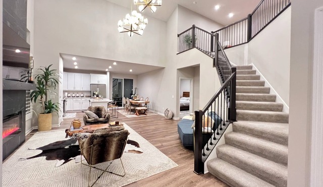 Luxury condo in welcoming safe and warm neighborhood in Woodbury/Cottage Grove.