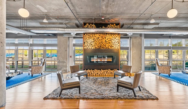 Luxury Condo Near Downtown | King Bed, Gym, Pool