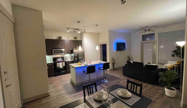 luxury condo near the galleria
