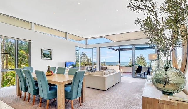 Luxury condo, ocean views, sea breeze, pool, tennis court, minutes to cafes