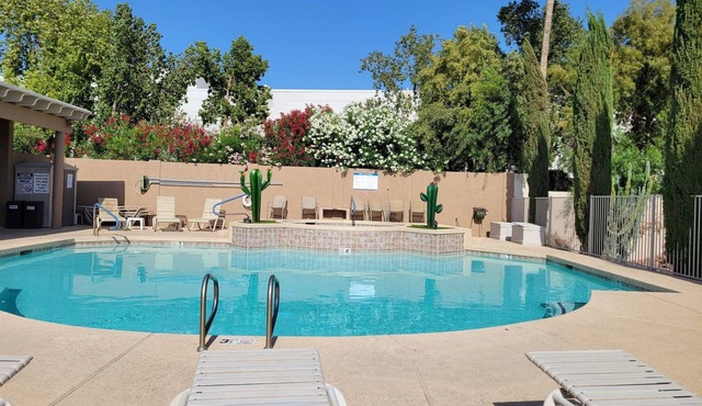 Luxury condo on golf course 2/2.5 utilities included up to $200