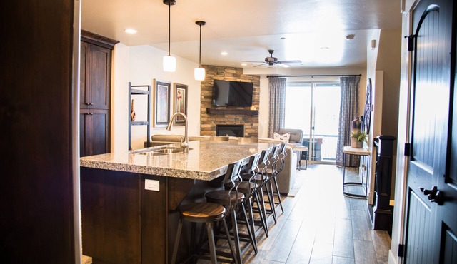 Luxury Condo Park City- Private Hot Tub, Near Ski Resorts, bike trails, & golf.