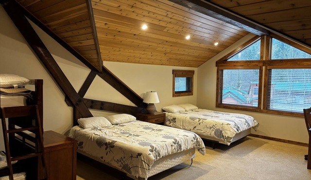 Luxury condo perfectly located in Cavanaugh Bay! Fully furnished!