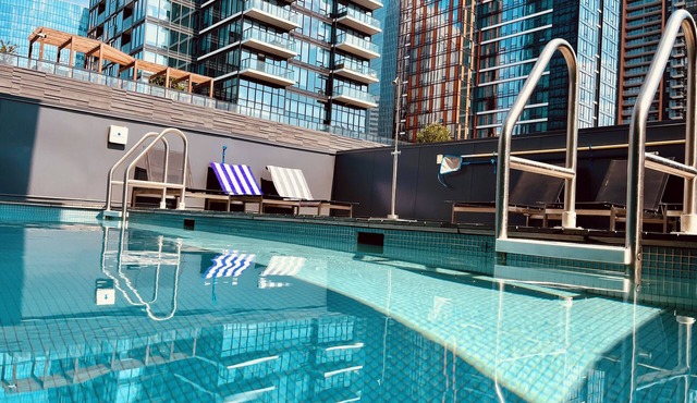 Luxury Condo | Pool | Gym | Views | Free Parking | Steps to DT Dining | Walk All
