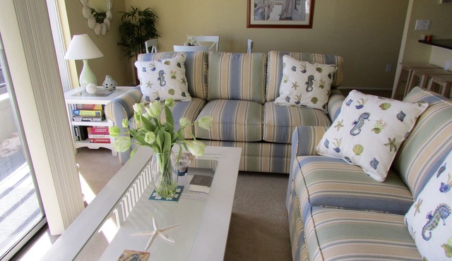 Luxury Condo, Prime location 1.5 Blocks From Ocean, Pool and Off street parking