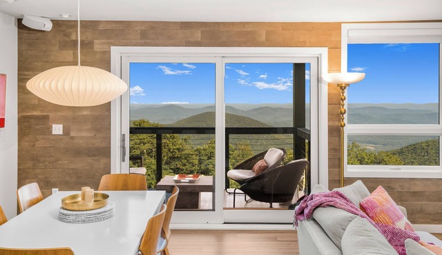 Luxury Condo in the Sky! Finest in Wintergreen!
